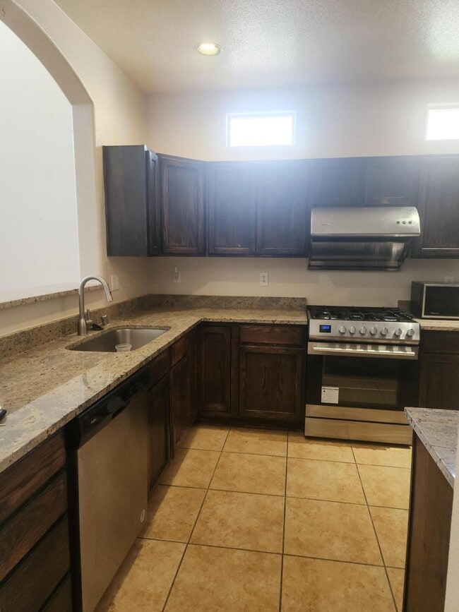 2421 Falesco Rd SE in Rio Rancho, NM - Building Photo - Building Photo
