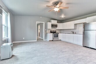 23910 FM 362 in Waller, TX - Foto de edificio - Building Photo