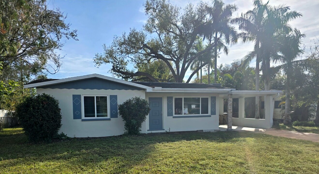 1620 Grace Ave in Ft. Myers, FL - Building Photo