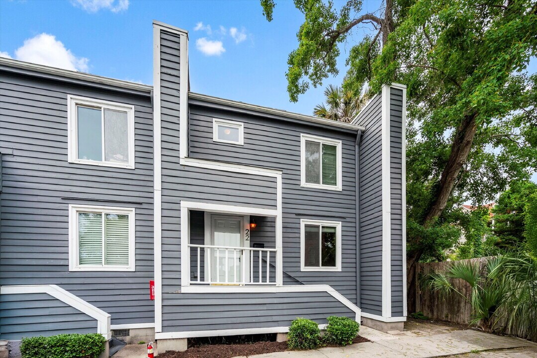 22 Ogier St in Charleston, SC - Building Photo
