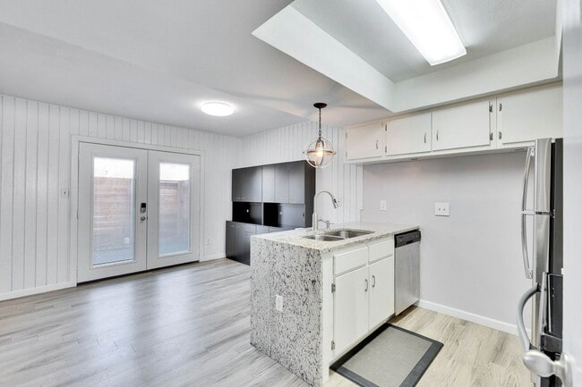 2705 Northeast Dr in Austin, TX - Building Photo - Building Photo