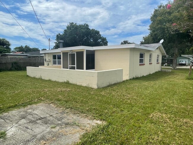 9931 56th St N in Pinellas Park, FL - Foto de edificio - Building Photo