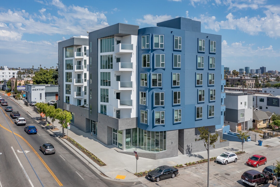 La Vida Melrose in Los Angeles, CA - Building Photo