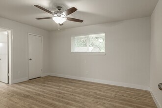 4206 Oak Shadows Dr in Houston, TX - Building Photo - Building Photo