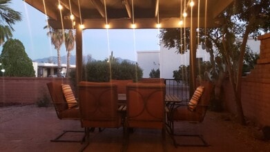 328 N Calle Del Chancero in Green Valley, AZ - Foto de edificio - Building Photo