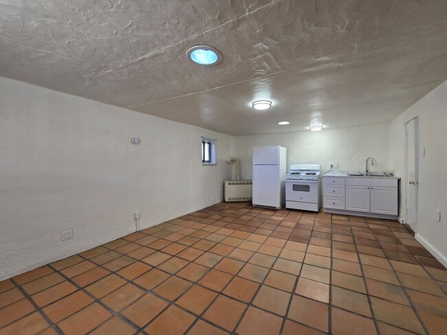 313 Tesuque Dr in Santa Fe, NM - Foto de edificio - Building Photo