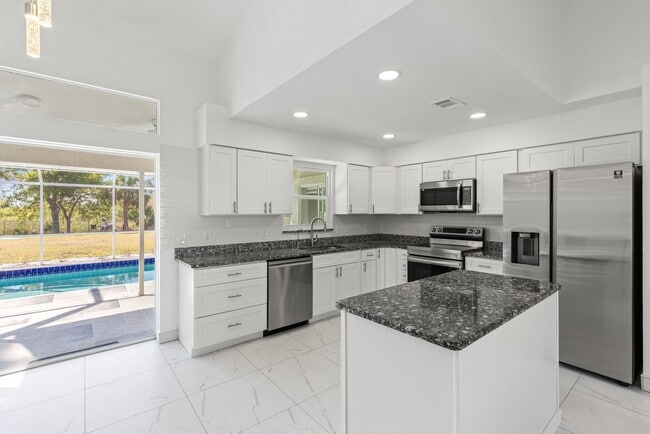 4485 Hansard Ave in North Port, FL - Foto de edificio - Building Photo