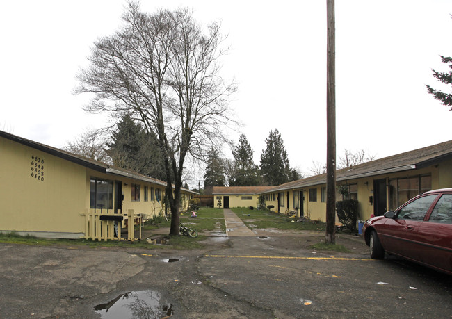 Village East Apartments in Portland, OR - Building Photo - Building Photo