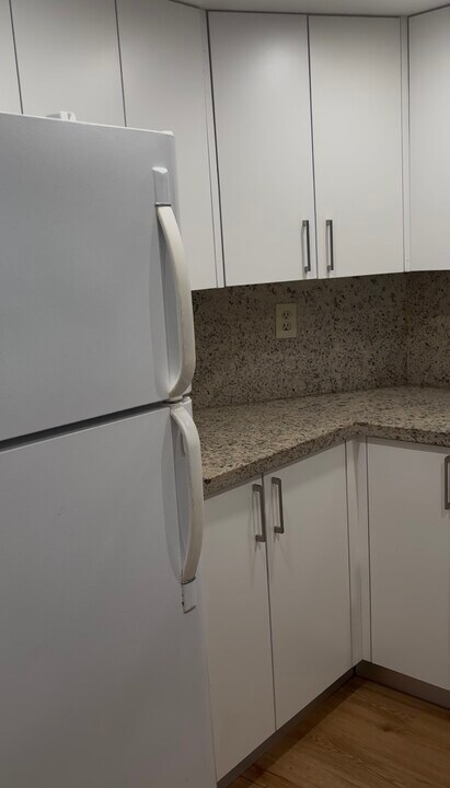 7125 NW 186th St in Hialeah, FL - Building Photo