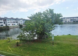 1302 NE 191st St in Miami, FL - Building Photo - Building Photo