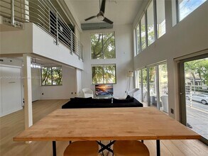 900 4th St, Unit 3 in Miami Beach, FL - Building Photo - Building Photo