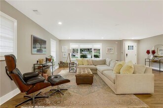 1344 Midlawn Dr in Decatur, GA - Building Photo - Building Photo