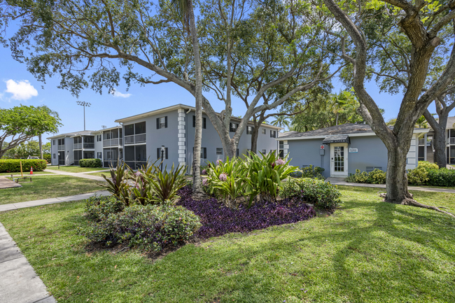 The Village at Eastpointe Apartments in Fort Lauderdale, FL - Foto de edificio - Building Photo