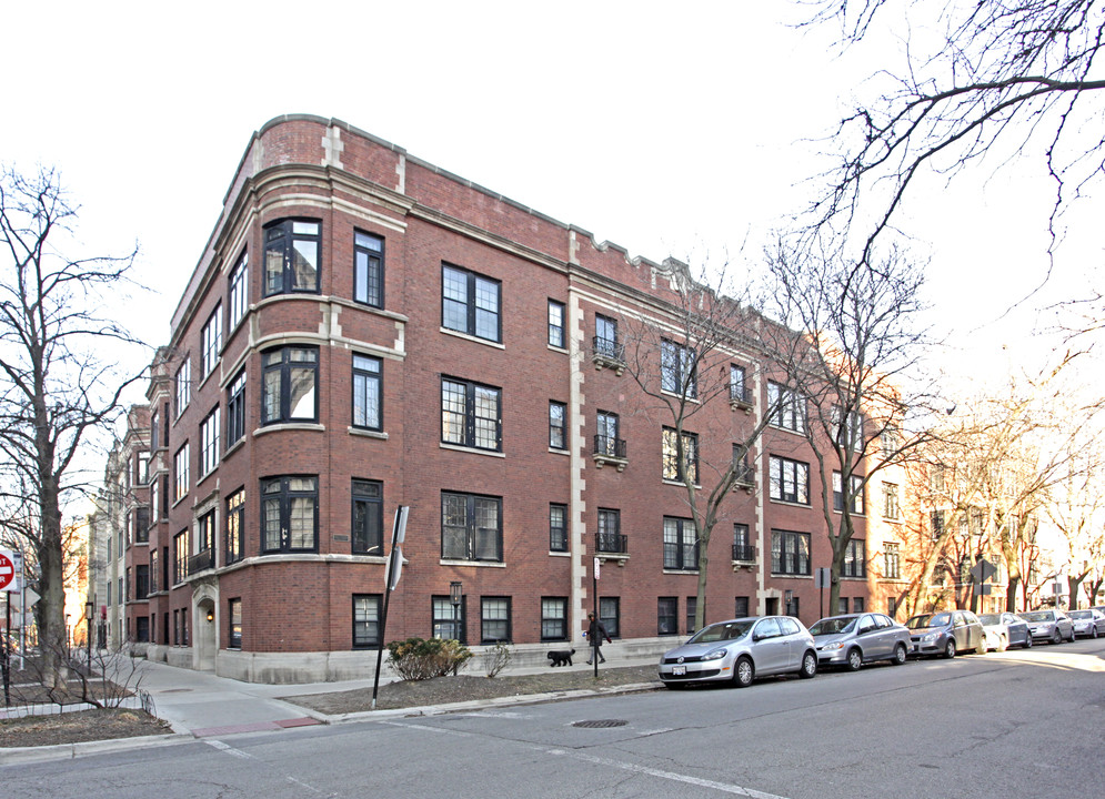 2912-2914 N Pine Grove Ave in Chicago, IL - Building Photo