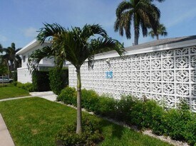 15 S Palmway in Lake Worth Beach, FL - Building Photo