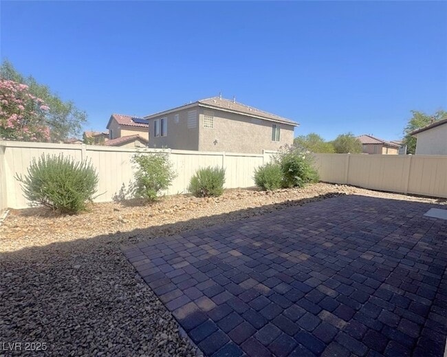 8068 Severn Valley St in Las Vegas, NV - Foto de edificio - Building Photo