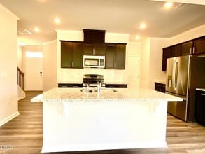 909 Aspen Pointe Trl in Zebulon, NC - Foto de edificio - Building Photo