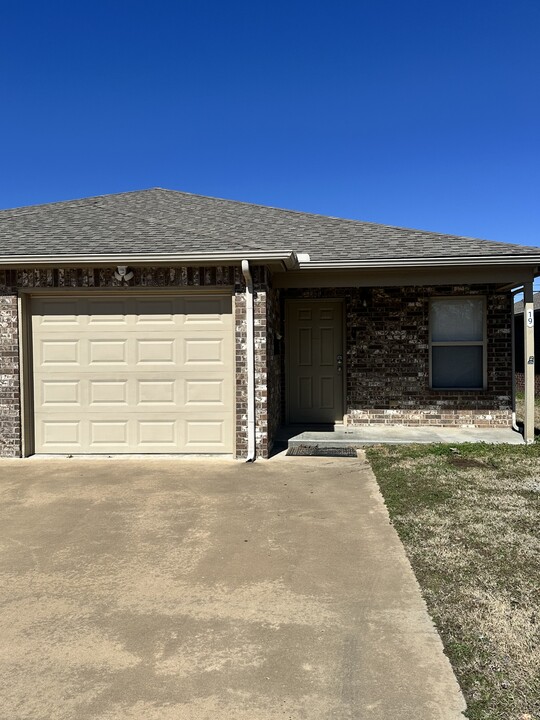 19 W 42nd St in Sand Springs, OK - Building Photo