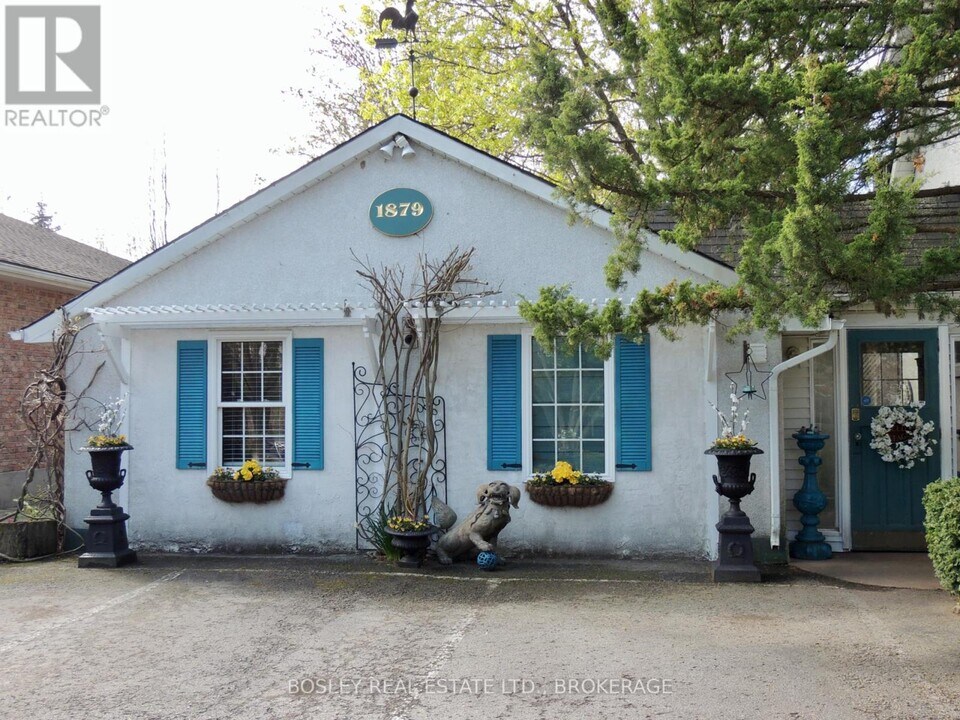 1879 Lakeshore Rd in Niagara-On-The-Lake, ON - Building Photo