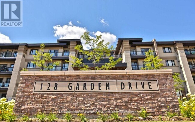 128 Garden Dr in Oakville, ON - Building Photo - Building Photo