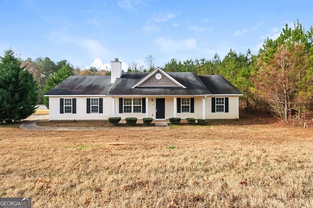 7 Mineral Springs Ct in Newnan, GA - Building Photo
