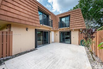 2536 Camelot Ct in Hollywood, FL - Building Photo - Building Photo