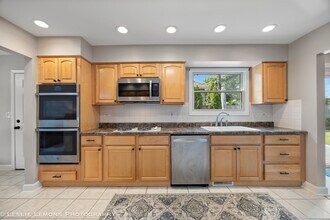 6426 Taylor Dr in Woodridge, IL - Building Photo - Building Photo
