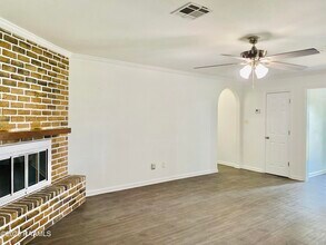 107 St Nicholas Dr in Lafayette, LA - Building Photo - Building Photo