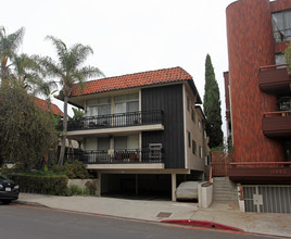 11928 Kiowa Ave in Los Angeles, CA - Building Photo - Building Photo