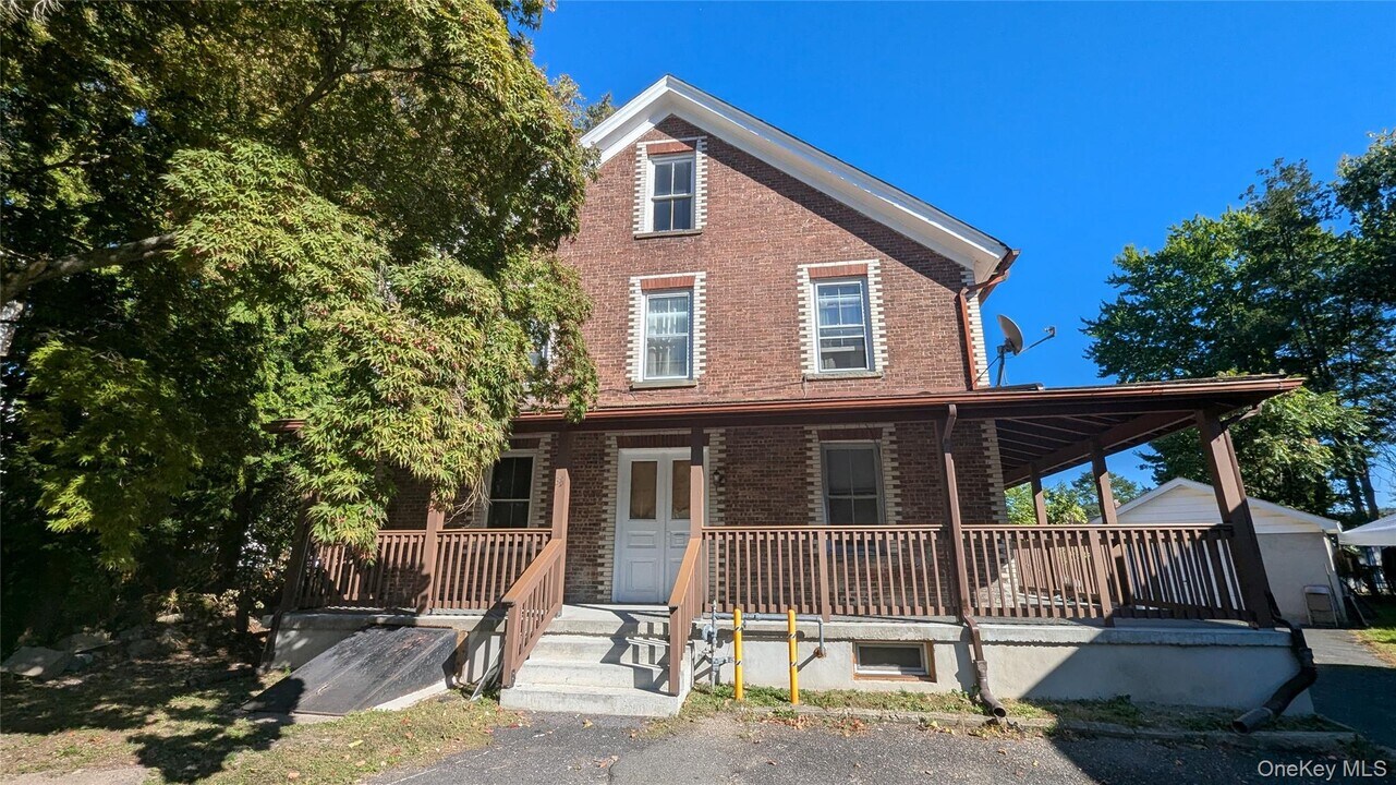 36 Lake St in Highland Falls, NY - Building Photo