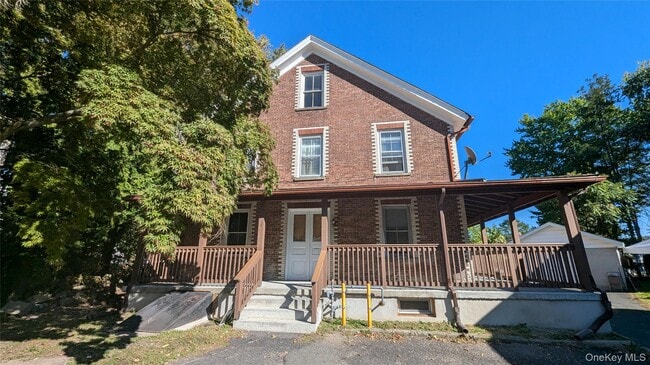 property at 36 Lake St