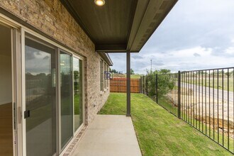 101 Mesa Dr in Glen Rose, TX - Building Photo - Building Photo