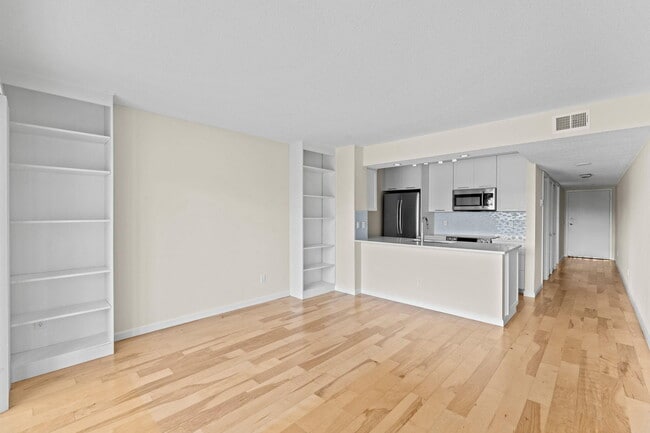 286 Cypress Point Dr in Palm Beach Gardens, FL - Building Photo - Building Photo