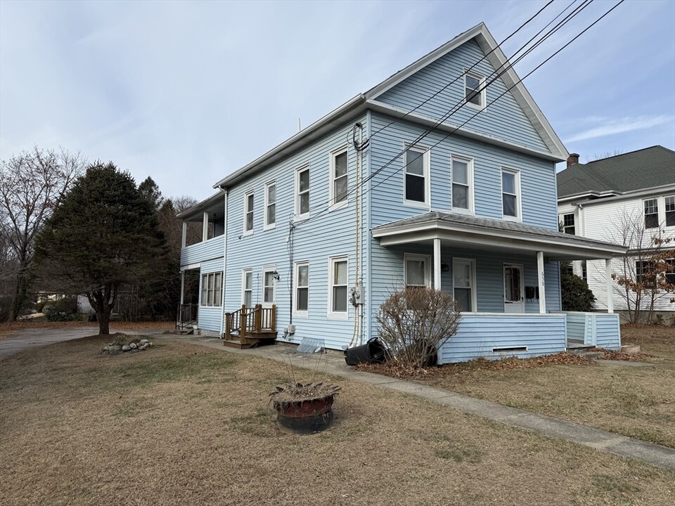 658 School St in Webster, MA - Building Photo