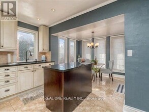 34 Vassar Dr in Toronto, ON - Building Photo - Building Photo
