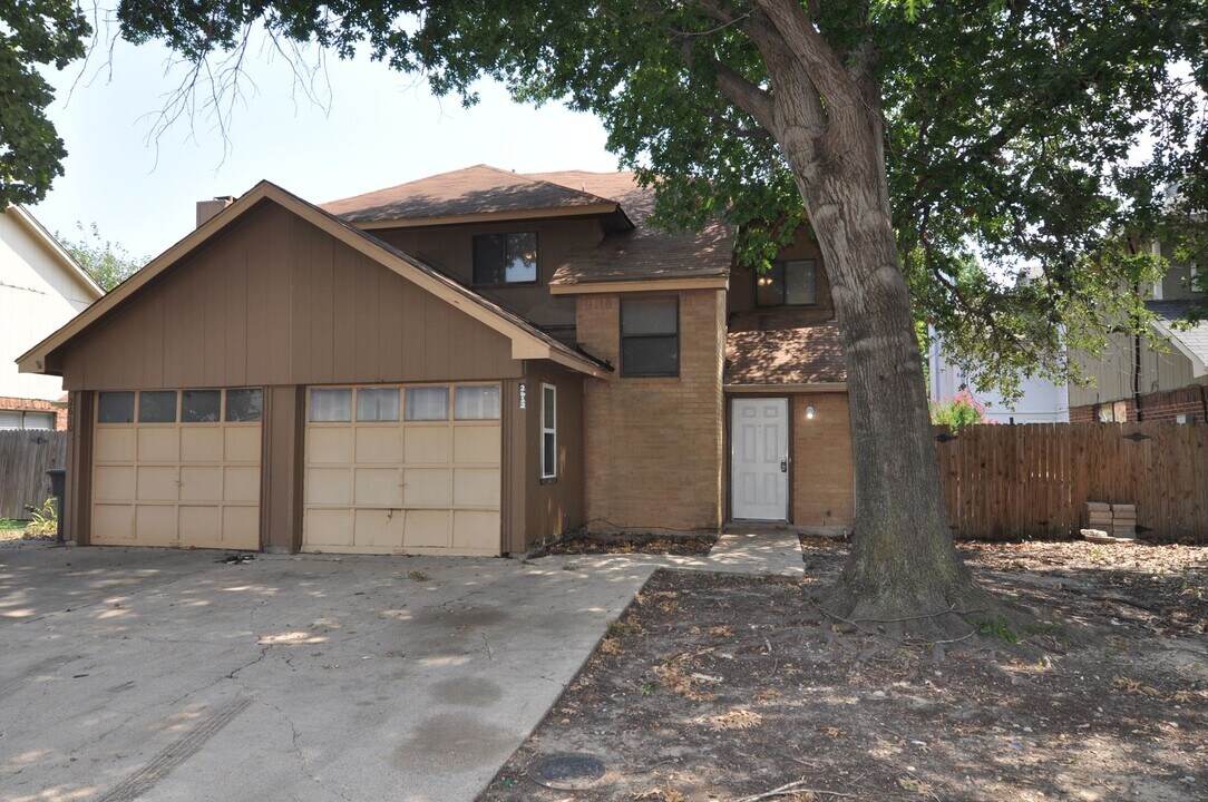 2612 San Sabastian Cir in Grand Prairie, TX - Building Photo