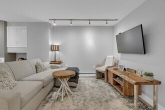 15 Auburn St, Unit R in Boston, MA - Foto de edificio - Building Photo