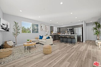1126 Magnolia Ave in Los Angeles, CA - Building Photo - Building Photo