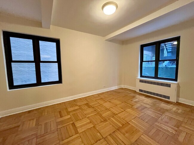 141 E 56th St in New York, NY - Building Photo - Building Photo