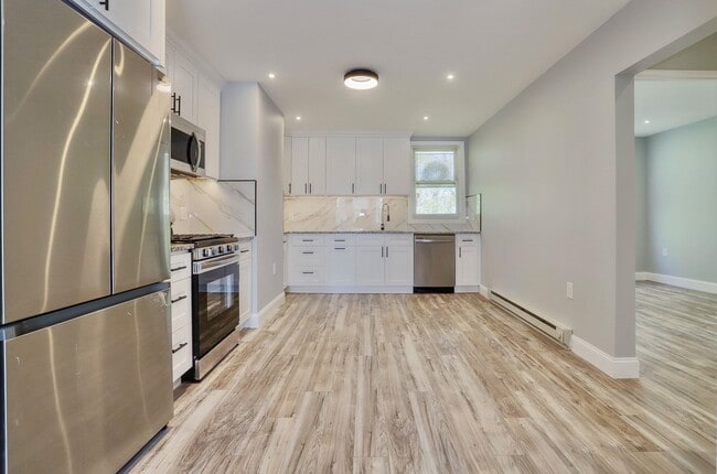 237 Whiton St in Jersey City, NJ - Building Photo - Building Photo