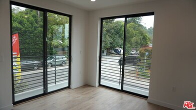 10867 Fruitland Dr in Los Angeles, CA - Building Photo - Building Photo