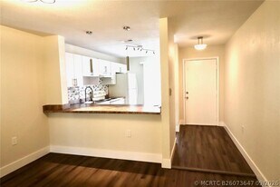 8121 SW 21st Ct in Miramar, FL - Building Photo