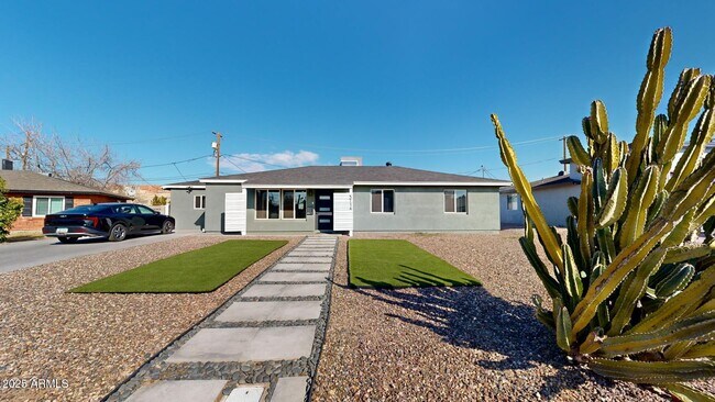 property at 3714 E Amelia Ave