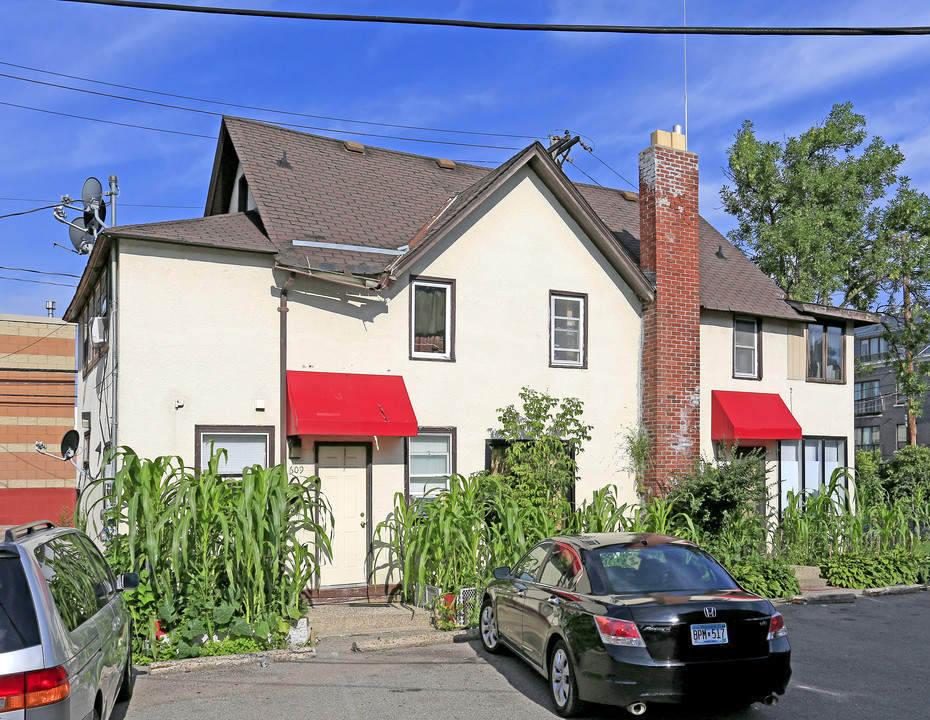 609 W 28th St in Minneapolis, MN - Building Photo