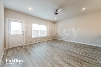 321 Aveen Path in Lewisville, TX - Foto de edificio - Building Photo