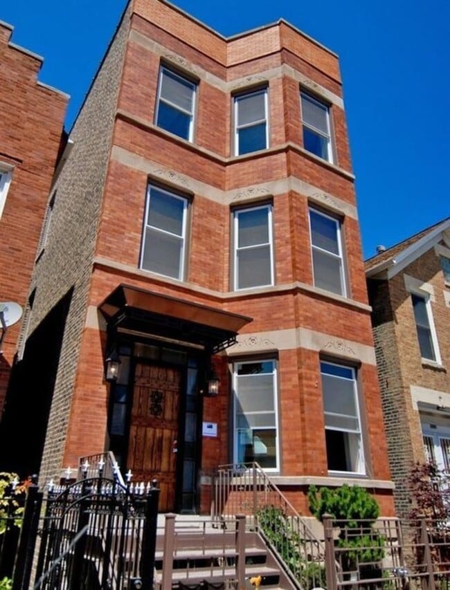 property at 1744 W Augusta Blvd