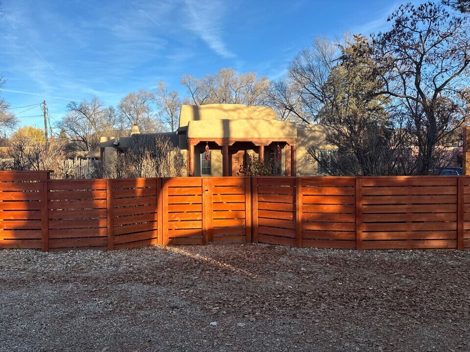 413 Cam De La Placita in Taos, NM - Building Photo