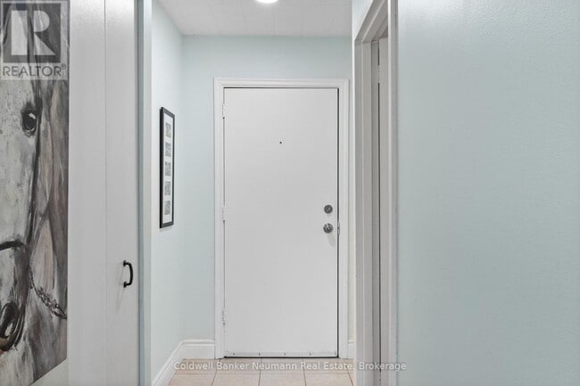 105 Conroy Crescent in Guelph, ON - Building Photo - Building Photo