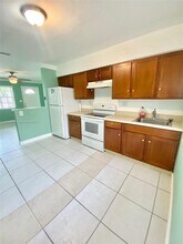 29 SE 11th St in Dania Beach, FL - Foto de edificio - Building Photo