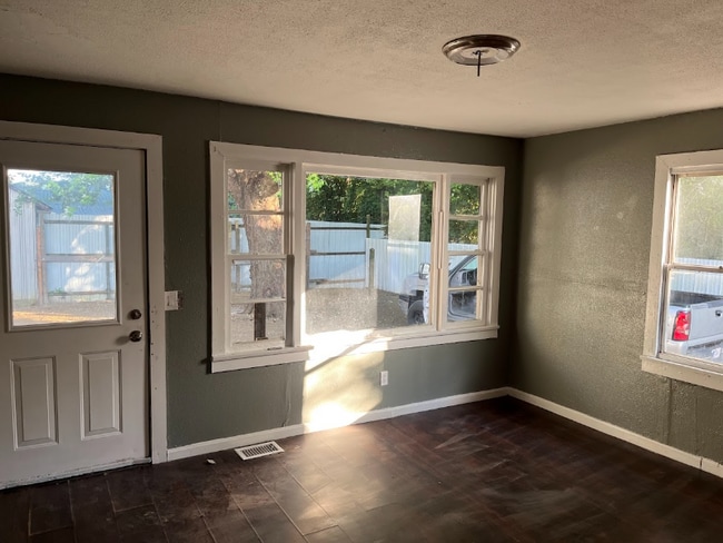 1218 McCullough Pike in Clarksville, IN - Building Photo - Building Photo